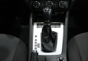 Подержанный автомобиль Skoda Octavia Liftback 2013 года (18 фото)