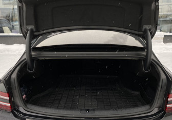 Подержанный автомобиль Genesis G80 2021 года (10 фото)