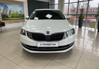 Подержанный автомобиль Skoda Octavia Liftback 2020 года (2 фото)