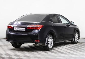 Подержанный автомобиль Toyota Corolla Sedan 2013 года (5 фото)