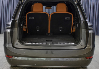 Подержанный автомобиль LiXiang L9 2023 года (11 фото)