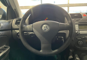 Подержанный автомобиль Volkswagen Jetta Sedan 2007 года (17 фото)