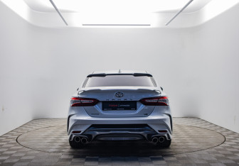 Подержанный автомобиль Toyota Camry Sedan 2019 года (6 фото)