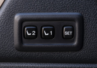 Подержанный автомобиль Toyota Land Cruiser Prado 2011 года (20 фото)