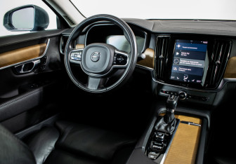 Подержанный автомобиль Volvo S90 2019 года (14 фото)