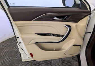 Подержанный автомобиль FAW Bestune T77 2022 года (20 фото)