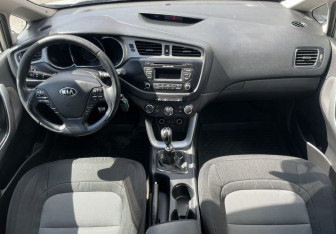 Подержанный автомобиль Kia Ceed Hatchback 2013 года (10 фото)
