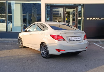 Подержанный автомобиль Hyundai Solaris Sedan 2015 года (7 фото)