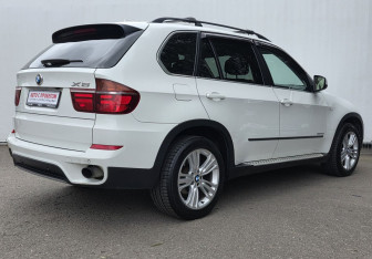 Подержанный автомобиль BMW X5 2011 года (5 фото)