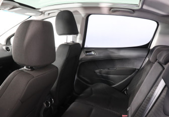 Подержанный автомобиль Peugeot 308 Hatchback 2011 года (8 фото)