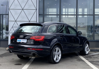 Подержанный автомобиль Audi Q7 2014 года (5 фото)