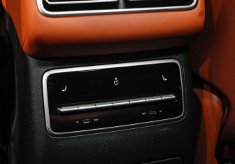 Подержанный автомобиль LiXiang L7 2024 года (13 фото)