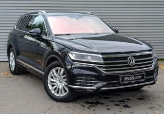 Подержанный автомобиль Volkswagen Touareg 2020 года (3 фото)