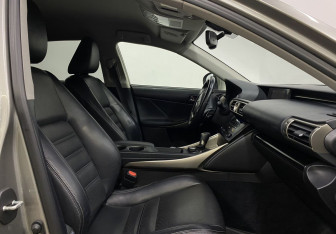 Подержанный автомобиль Lexus IS Sedan 2013 года (21 фото)