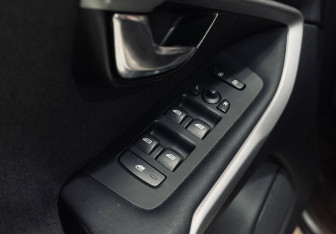 Подержанный автомобиль Volvo V40 Cross Country 2013 года (19 фото)