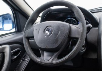 Подержанный автомобиль Renault Duster 2015 года (14 фото)