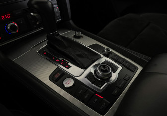 Подержанный автомобиль Audi Q7 2009 года (18 фото)