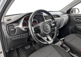 Подержанный автомобиль Kia Rio Hatchback 2021 года (16 фото)