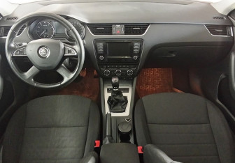 Подержанный автомобиль Skoda Octavia Liftback 2014 года (9 фото)