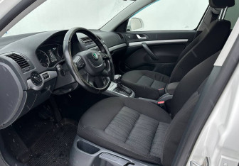 Подержанный автомобиль Skoda Octavia Liftback 2013 года (9 фото)