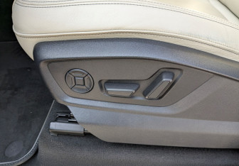 Подержанный автомобиль Audi Q7 2023 года (21 фото)