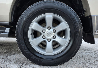 Подержанный автомобиль Toyota Land Cruiser Prado 2006 года (21 фото)