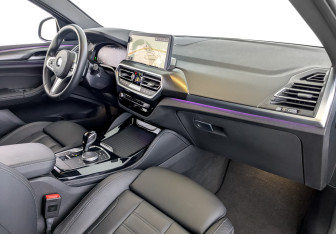 Подержанный автомобиль BMW X4 2024 года (11 фото)