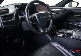 Подержанный автомобиль Lexus ES 2018 года (14 фото)