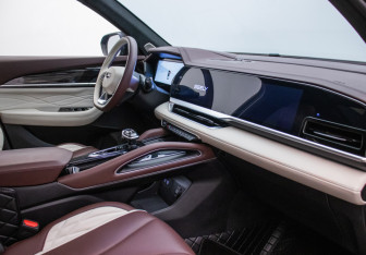 Подержанный автомобиль Geely Monjaro 2022 года (9 фото)