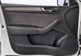 Подержанный автомобиль Skoda Rapid Liftback 2021 года (19 фото)