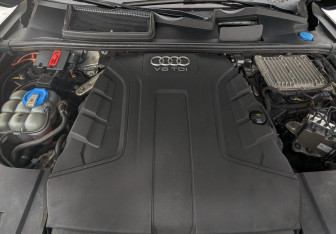 Подержанный автомобиль Audi Q7 2017 года (9 фото)