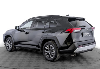 Подержанный автомобиль Toyota RAV4 2024 года (7 фото)