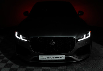 Подержанный автомобиль Jaguar F-Pace 2021 года (20 фото)