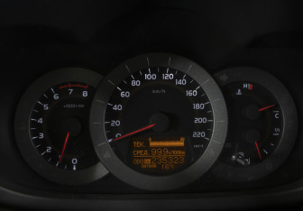 Подержанный автомобиль Toyota RAV4 2009 года (11 фото)