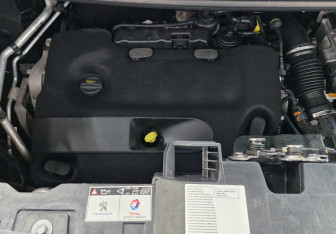 Подержанный автомобиль Peugeot Traveller 2018 года (9 фото)