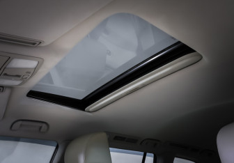 Подержанный автомобиль Infiniti QX56 2012 года (19 фото)