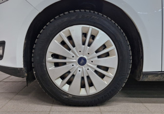 Подержанный автомобиль Ford Focus Hatchback 2018 года (12 фото)