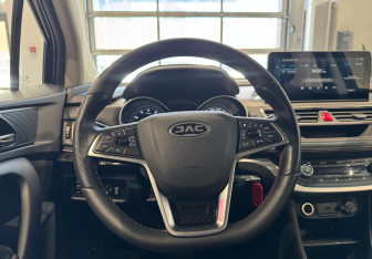 Подержанный автомобиль JAC JS3 2023 года (13 фото)