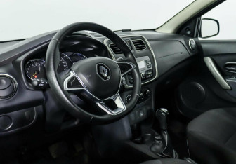 Подержанный автомобиль Renault Logan Sedan 2019 года (7 фото)