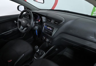 Подержанный автомобиль Kia Rio Sedan 2012 года (9 фото)