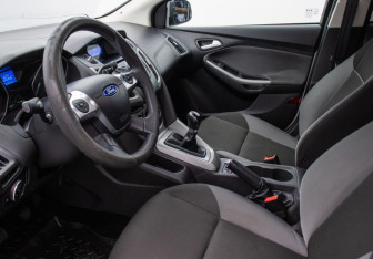 Подержанный автомобиль Ford Focus Sedan 2011 года (10 фото)