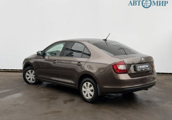 Подержанный автомобиль Skoda Rapid Liftback 2018 года (7 фото)