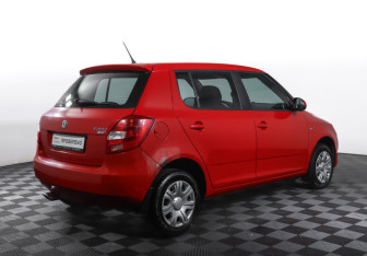 Подержанный автомобиль Skoda Fabia Hatchback 2011 года (5 фото)