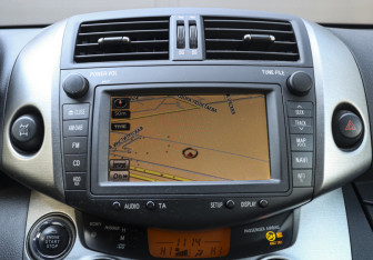 Подержанный автомобиль Toyota RAV4 2010 года (21 фото)