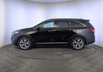 Подержанный автомобиль Kia Sorento 2017 года (8 фото)