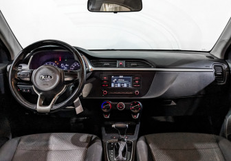 Подержанный автомобиль Kia Rio Hatchback 2021 года (12 фото)