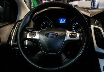 Подержанный автомобиль Ford Focus Hatchback 2013 года (11 фото)