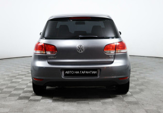 Подержанный автомобиль Volkswagen Golf Hatchback 2010 года (6 фото)