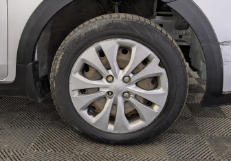 Подержанный автомобиль Kia Rio Hatchback 2021 года (12 фото)