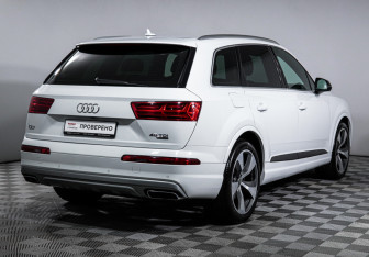 Подержанный автомобиль Audi Q7 2019 года (5 фото)